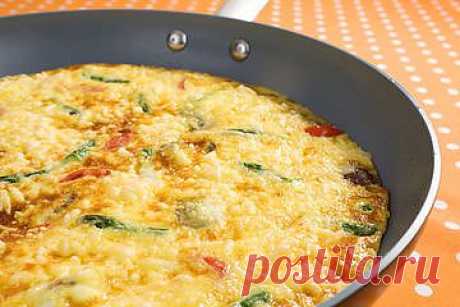 Омлет с красной рыбой и грибами.