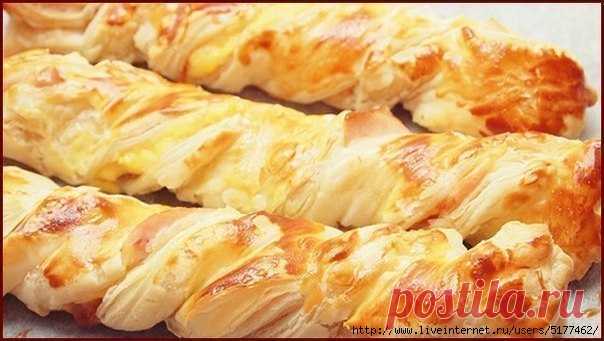 Слоеные косички с сыром и курицей