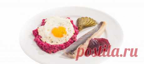 Лабскаус. Видеорецепт Картофель очистить, произвольно нарезать и сварить до готовности. Это займет около 20 минут.