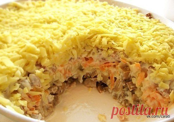 БЕЛАЯ НОЧЬ - СЛОЁНЫЙ !!!  **В сатник: 1)марин/грибы 200г -кубик, лук жареный 2шт, майонез; 2)картофель 2шт -кр/тёрка, майонез; 3)морковь сырая 1шт -кр/тёрка, майонез; 4)отвар/мясо или язык 300г -кубик, майонез; 5)сыр 250г -кр/тёрка, майонез (или без). *Декор: дольки лимона, зелень. *Прелестно!