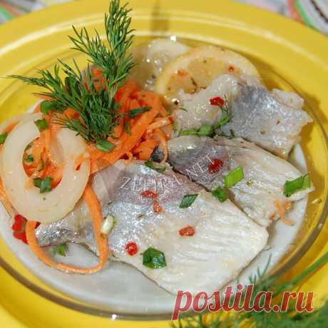 Маринованная селедка в банке с луком, морковью и лимоном – Кулинарные рецепты любящей жены