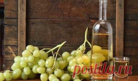 Самогоноварение – инструкция для новичка Несмотря на то, что магазинный ассортимент алкогольных напитков довольно внушительный, никто не может дать 100% гарантию того, что все представленные напитки высокого качества, не являются суррогатом и не нанесут вреда здоровью. Если вы предпочитаете на праздник употреблять только безопасный продукт, предлагаем рассмотреть вариант изготовления самогона самостоятельно, изучив внимательно все этапы – от приготовления браги до […]
