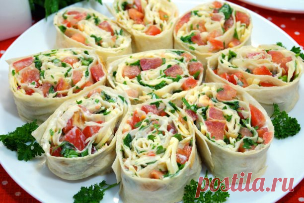 Рулет из лаваша с помидорами и сыром
Очень вкусная и простая в приготовлении летняя закуска из тонкого лаваша с помидорами и сыром.

Ингредиенты:
1 армянский лаваш,
2 помидора,
100 г сыра,
2-3 ст. ложки плавленого сыра,
1 пучок зелени петрушки,
соль.

Ещё больше рецептов смотрите на сайте Кулинарный Эдем
 

Приготовление: