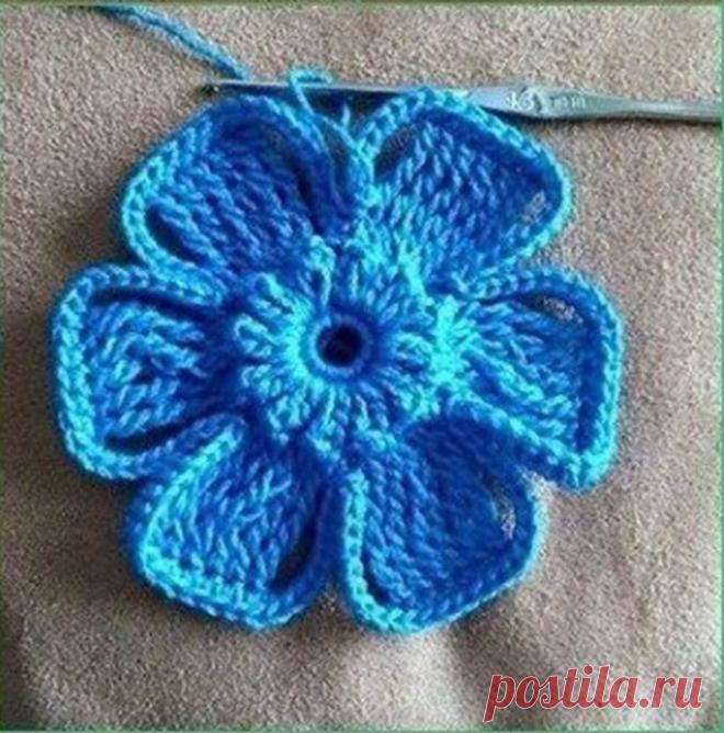 Вязаный цветочек
