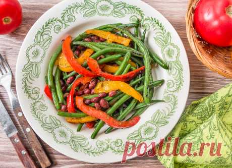 Теплый салат из фасоли со сладким перцем на Вкусном Блоге Одна из причин моей любви к июлю и августу – свежая стручковая фасоль. Не окаменевшая заморозка из морозилки гипермаркета, а живые сочные стручки. Какая же она вкусная – бланшированная и слегка обжаренная на сливочном масле. А если соединить ее с другими сезонными овощами, получится еще вкуснее. Этим и предлагаю заняться.…