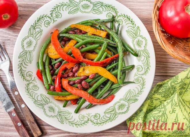 Теплый салат из фасоли со сладким перцем на Вкусном Блоге Одна из причин моей любви к июлю и августу – свежая стручковая фасоль. Не окаменевшая заморозка из морозилки гипермаркета, а живые сочные стручки. Какая же она вкусная – бланшированная и слегка обжаренная на сливочном масле. А если соединить ее с другими сезонными овощами, получится еще вкуснее. Этим и предлагаю заняться.…