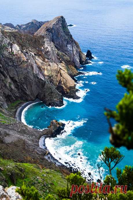 Porto Santo, Portugal  Brigade #18
Porto Santo - это старинная португальская крепость, построенная в 1693 году во время правления португальской короны в качестве форпоста на севере страны.
Крепость располагается на небольшом островке, который находится в устье реки Дору, на восточной стороне острова Мадейра.
Постройка и отделка крепости продолжалась до 1706 г.
Porto Santa была возведена на северной оконечности полуострова Санта-Мария, на месте древнего города под названием Лажис.
