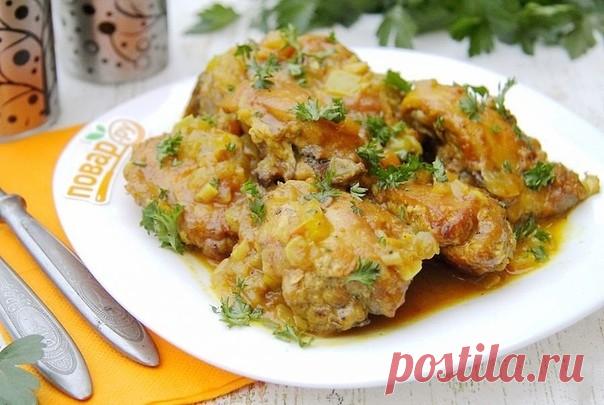 Курица карри

Ингредиенты: 
Курица (любая часть) — 1 кг 
Перец сладкий (желательно желтый) — 1 шт. 
Лук — 1 шт. 
Чеснок — 4 зубчика 
Помидоры — 2 шт. 
Имбирь — 2 см 
Карри — 1 ст. л. 
Куркума — 1 ст. л. 
Растительное масло — 30 мл 
Соль — по вкусу 

Приготовление: 
1. Снимите с бедер шкурку (по желанию), разрежьте каждое на две части, натрите солью и обжарьте на сковороде с двух сторон до румяной корочки. 
2. Переложите курицу на тарелку, а на этой же сковороде обжарьте на...