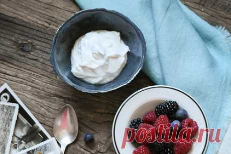 Бактерии в йогурте предотвратили развитие психических расстройств. Команда исследователей из медицинской школы при Университете Вирджинии (США) обнаружили, что лактобациллы семейства Lactobaccillacea, содержащиеся в ферментированных продуктах и йогурте, могут предотвратить развитие психических расстройств, включая депрессию и тревогу.