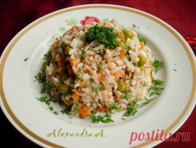 Салат с рисом и тунцом