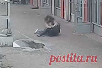 Россиянка повалила ограбившего ее иностранца и попала на видео