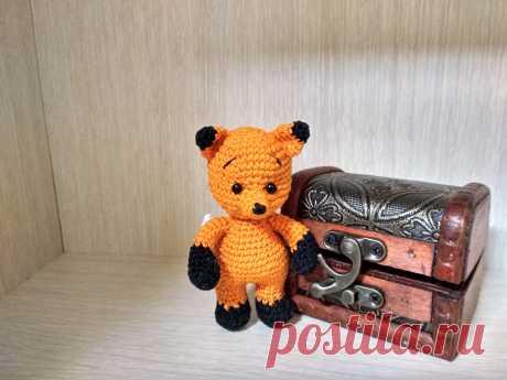 PDF Лисёнок крючком. FREE crochet pattern; Аmigurumi animal patterns. Амигуруми схемы и описания на русском. Вязаные игрушки и поделки своими руками #amimore - Лиса, лисица, маленький лисёнок, лисичка.