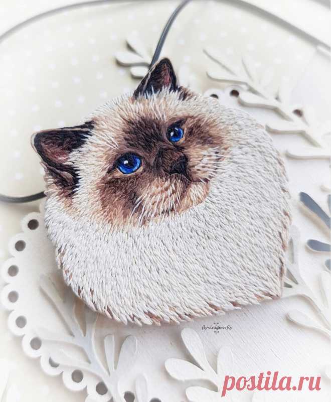 Ольга Мухина в Instagram: «Готовая брошь-кулон😊. Котик, Священная Бирма🐱👑. Брошь уже на пути домой, а я показываю готовый результат😍. . А сегодня в сториз можно…» 441 отметок «Нравится», 15 комментариев — Ольга Мухина (@fly.dragon.fly) в Instagram: «Готовая брошь-кулон😊. Котик, Священная Бирма🐱👑. Брошь уже на пути домой, а я показываю готовый…»