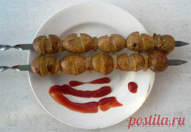 Картошка с салом на мангале
