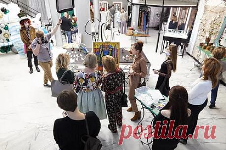 В Нижнем Новгороде открылся музей дизайна и моды. В доме мод Parle на улице Сергиевской в Нижнем Новгороде открылся музей дизайна, моды и портновского искусства имени Надежды Ламановой. На выставке представлены архивные фотографии, исторические предметы одежды и аксессуары. Экспозиция посвящена становлению портновского искусства в России.