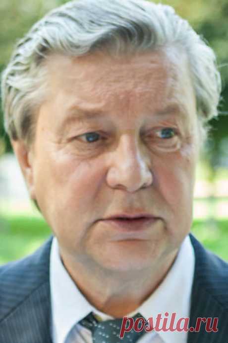 Сергей Колтаков — биография, фильмография, фотографии актёра Родился 10 декабря 1955г. С 1974 по 1975гг. - студент Саратовского театрального училища им. И.А. Слонова. В 1979г. окончил ГИТИС (мастерская А. Попова). С 1979 по 1980гг. - актер Театра им. Вл. Маяковского. С 1982 по 1985гг. - актер Театра им. К.С. Станиславского. Служил во МХАТе им. А.П. Чехова.