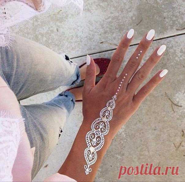 Нежное мехенди белой хной ✨ / Путь моды