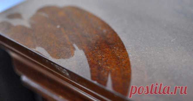 Простое средство, которое позволит не беспокоиться о пыли в доме минимум пару месяцев. Использовать глицерин для поддержания чистоты и порядка в доме очень просто. Берем немного микрофибры, оставляем на ней всего несколько капель вещества, после чего принимаемся тереть нужное место. Перед нанесением состава следует предварительно зачистить его от пыли и грязи.