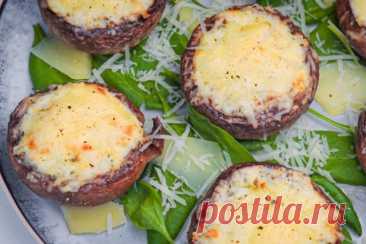 Фаршированные шампиньоны с рикоттой и шпинатом — Домашняя кулинария