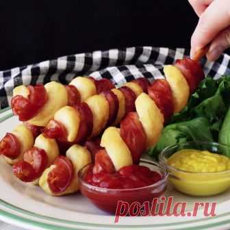 WARNING: This twist on a hot dog will blow you away! Check out this genius hot dog recipe is perfect for dipping!
