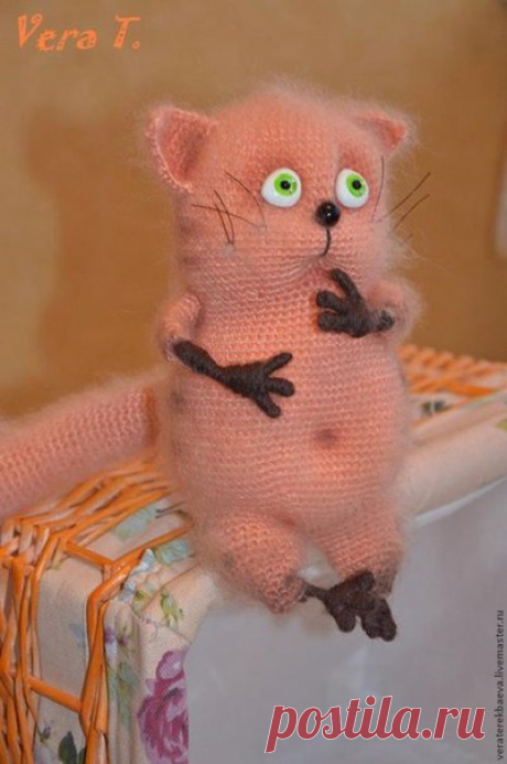 Вяжем котика .Автор Вера Терекбаева .
#Описание@amigurumi_best
Для рождения кота нам понадобиться:
— Крючок №2, крючок №1,5.
— Основная пряжа (Я вязала из пряжи ANGORA FINE 50% мохер, 50% нейлон, 300 м, 50 гр, цвет персик, в 2 нити) 50-80гр.
Показать полностью…