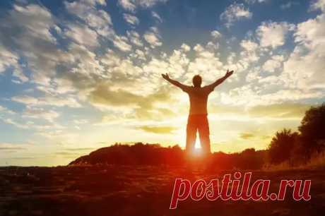 (99+) ПОЧЕМУ СЛЕДУЕТ ГОВОРИТЬ БЛАГОДАРЮ ВМЕСТО СПАСИБО - Велемудр. Мир тесен. - медиаплатформа МирТесен Почему необходимо говорить «спасибо» вместо «пожалуйста»?
Слово «спасибо» стало настолько частым и привычным, что мы начинаем использовать его просто автоматически.
А ведь еще несколько лет назад это слово мало кто произносил.
И было за что.
Ведь «спасибо» – это благодарение, это форма выражения признательности.
Мы все чаще произносим «благодарю», вместо того, чтобы поблагодарить по-настояще…