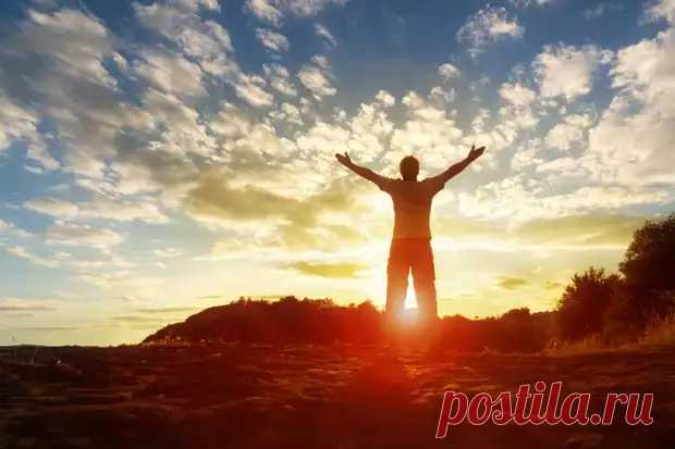 (99+) ПОЧЕМУ СЛЕДУЕТ ГОВОРИТЬ БЛАГОДАРЮ ВМЕСТО СПАСИБО - Велемудр. Мир тесен. - медиаплатформа МирТесен Почему необходимо говорить «спасибо» вместо «пожалуйста»?
Слово «спасибо» стало настолько частым и привычным, что мы начинаем использовать его просто автоматически.
А ведь еще несколько лет назад это слово мало кто произносил.
И было за что.
Ведь «спасибо» – это благодарение, это форма выражения признательности.
Мы все чаще произносим «благодарю», вместо того, чтобы поблагодарить по-настояще…