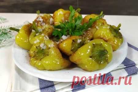 Вкусные жареные болгарские перцы болгарский перец 10-11 шт.
чеснок 4-5 зубцов
уксус 9% 3-4 ст.л.
соль
чёрный молотый перец
сахар - 0,5 ч.л.
растительное масло для жарка - 100 мл.Болгарские перцы промойте и...