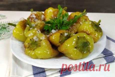 Вкусные жареные болгарские перцы болгарский перец 10-11 шт.
чеснок 4-5 зубцов
уксус 9% 3-4 ст.л.
соль
чёрный молотый перец
сахар - 0,5 ч.л.
растительное масло для жарка - 100 мл.Болгарские перцы промойте и...