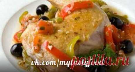 Тушеная курочка в мультиварке.

Ингредиенты:
1/2 курицы
2 помидора
1 сладкий перец
1 морковка
1 луковица
2 зубчика чеснока
соль, перец
1/3 ч.л. паприки

Нарезать курицу порционными кусочками. Натереть курицу солью и перцем.

Нарезать лук полукольцами, перец - полосками, натереть морковку, нарезать помидор кубиками.

Сложить курицу и овощи в мультиварку. Посолить немного, поперчить, добавить паприку.

Закрыть крышку, поставить в режим Тушение на 1 час.

#птица@mytastyfood
#овощи@mytastyfood
