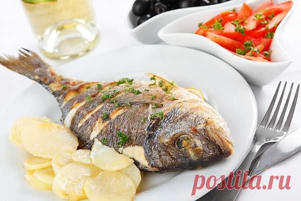 Жареная форель с чесноком | Вкусные Рецепты