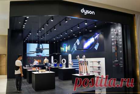 Созданы наушники с очистителем воздуха. Dyson анонсировала наушники Zone, имеющие встроенную систему для фильтрации воздуха. Гарнитура имеет форм-фактор накладных наушников, к девайсу присоединен магнитный козырек. В нем расположена система фильтрации воздуха. Как объяснили инженеры компании, Zone забирает окружающий воздух с помощью компрессоров.