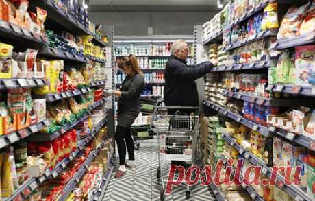 В Крыму для избежания ажиотажа ограничили продажу бакалеи. Запасы товаров первой необходимости в регионе имеются почти на два месяца