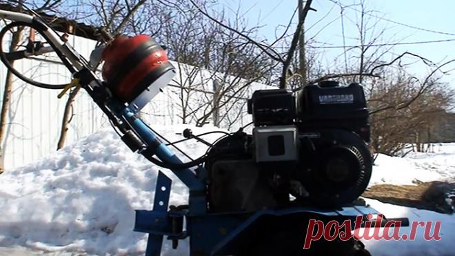 Как перевести бензиновый мотоблок на газ При выполнении мотоблоком больших объемов работ общий расход бензина за сезон доходит до существенных показателей. Учитывая стоимость топлива, переоборудование двигателя на потребление дешевого газа более чем оправдано. Мотор мотоблока менее прихотлив, чем у автомобиля, поэтому перевести его на газ