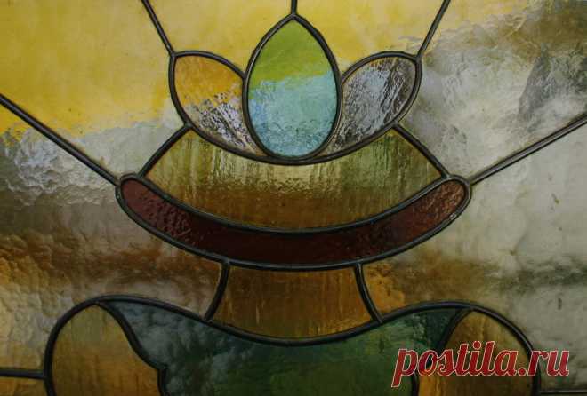 Витраж по эскизам Н.К.Рериха для Буддийского храма в Петербурге 1914-1915