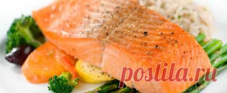 Рыба. Вкусная и полезная. Тем кто не знает, скажу, что рыба очень помогает при активном образе жизни. Понижает утомляемость и даёт целый набор витаминов, список которых не умещается в 500 букв. Основные: йод, фосфор, калий, магний,  медь, железо, цинк, марганцец (В1, В2, В6, В12), витамин РР, Н, в незначительных количествах витамин С, а также жирорастворимые витамины А и D. Еще малибден и кобальт, ножам они улучшают режущие свойства. Так, что будешь резким, лёгкий на подъём, светиться в темноте.