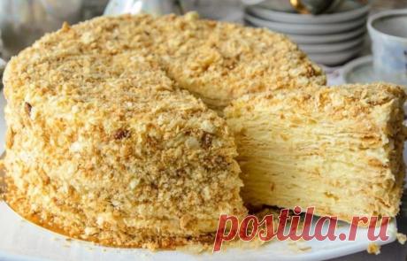 Домашний торт "Наполеон". Простой рецепт, с которым справится любая хозяйка Какой торт окутан множеством тайн и загадок? Это всеми любимый торт Наполеон. Дело в том, что десерт связан с именем великого французского полководца. Из-за этого совпадения многие люди стали приписывать торту сакральное значение. Одно из предположений появления десерта — любовница французского лидера. Будто бы как-то раз жена Наполеона чуть не застала его в связи со […]