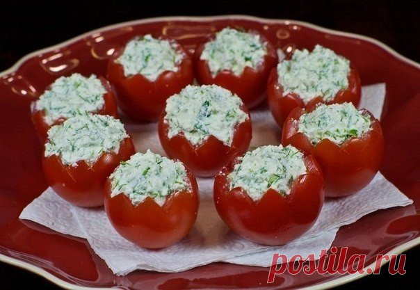 Яркая и вкусная закуска к праздничному столу — помидоры, фаршированные мягким сыром 

Волшебный вкус!



 


Ингредиенты:
помидоры — 10 небольшихадыгейский сыр — 200 гзеленый лук — 2 пучказелень укропа — небольшой пучокпетрушка — небольшой пучокчеснок — 1 зубчикмайонез — 1-2 столовые…
