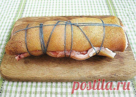 Рулет из домашнего сала.