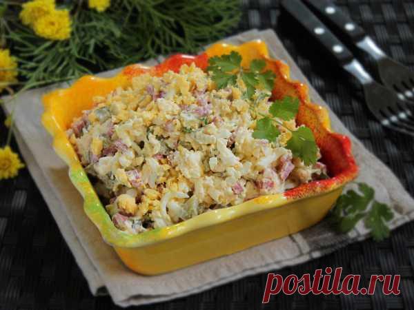 Салат «Нежность» с копченой колбасой и плавленым сыром — рецепт с фото пошагово