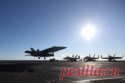 На границе с Украиной заметили массовый поток самолетов НАТО. На польском аэродроме Жешув, находящемся недалеко от украинских границ, зафиксирован массовый поток самолетов НАТО. Так, 29 сентября в Польшу из американского города Колумбус в штате Огайо прибыл Boeing 747-412 грузовой авиакомпании Kalitta Air, которая выполняет перевозки по заказу Минобороны США.