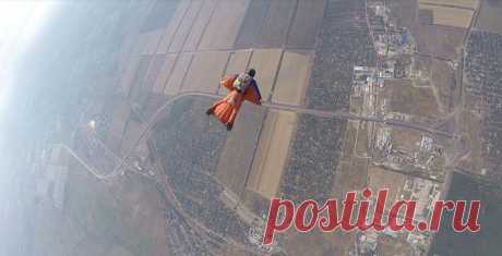 Контрольный прыжок Артема в вингсьюте на отлично! / Экстремальный досуг