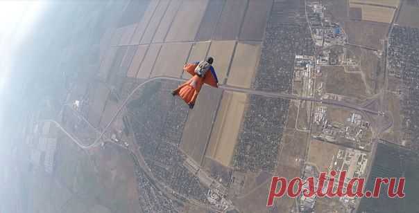 Контрольный прыжок Артема в вингсьюте на отлично! / Экстремальный досуг