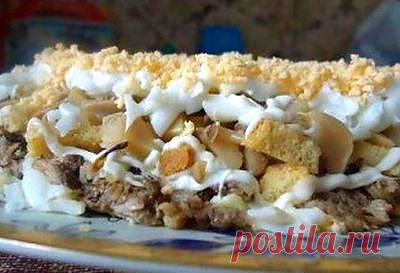 Слоеный салат со шпротами и грибами. | Быстрые рецепты