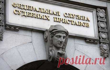 "Известия": число неплательщиков по кредитам достигло 17,7 млн в I полугодии. Общая сумма задолженности россиян составляет 2,5 трлн рублей, отмечает газета