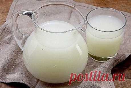 НАТУРАЛЬНЫЕ ЭНЕРГЕТИКИ ДЛЯ ПОЖИЛЫХ 

3 рецепта абсолютно натуральных, полезных и безопасных энергетических напитков для пожилых людей. Их нет на прилавках супермаркетов. Их нет и в аптеках. Их надо готовить самостоятельно. Но их рецепты чрезвычайно просты, а ингредиенты дешевы и доступны всем, даже тем, у кого совсем мизерная пенсия. 

Рецепт 1. 
Возьмите 3 литра молочной сыворотки, добавьте 1 стакан сахарного песка и 2 столовые ложки сметаны, перемешайте. В марлевый или п...