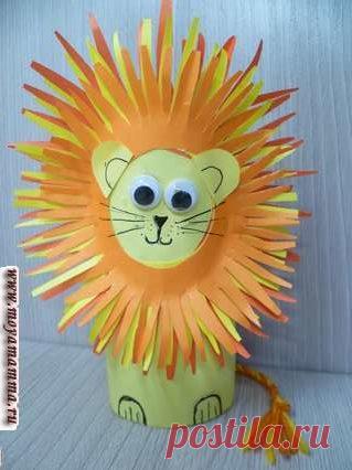 Лев из втулки и цветной бумаги для детей пошагово Лев из втулки. Пошаговое изготовление льва из картонной втулки или цилиндра из бумаги для детей с описанием и фотографиями.
