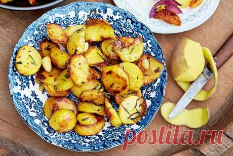 Bratkartoffeln mit Rosmarin und Knoblauch Unser beliebtes Rezept für Bratkartoffeln mit Rosmarin und Knoblauch und mehr als 45.000 weitere kostenlose Rezepte auf LECKER.de.