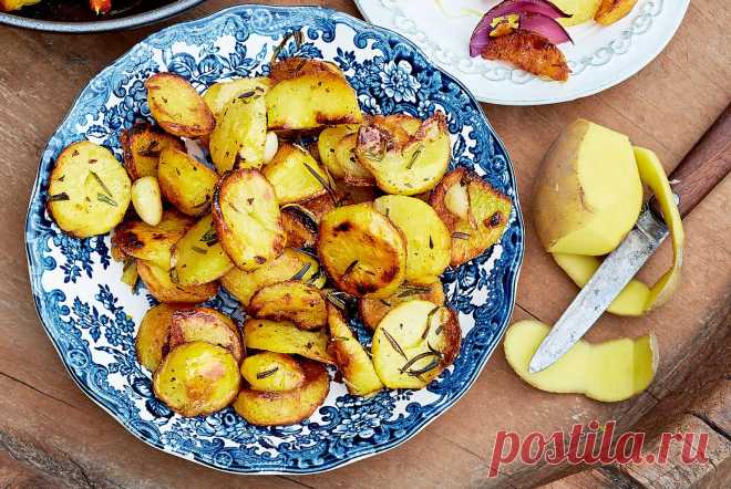 Bratkartoffeln mit Rosmarin und Knoblauch Unser beliebtes Rezept für Bratkartoffeln mit Rosmarin und Knoblauch und mehr als 45.000 weitere kostenlose Rezepte auf LECKER.de.