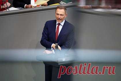 Германия призвала Францию и Британию к сотрудничеству по ядерному сдерживанию. Правительство Германии выступает за расширение сотрудничества с Францией и Великобританией по ядерному сдерживанию после заявлений экс-президента США Дональда Трампа по НАТО. С таким призывом в статье для газеты Frankfurter Allgemeine Zeitung выступил министр финансов ФРГ Кристиан Линднер.